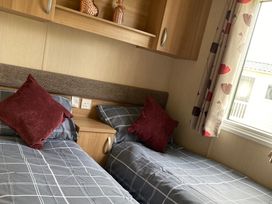 A bedroom with two beds and a window at Primrose Valley Park - Pebbles Retreat, Primrose Valley