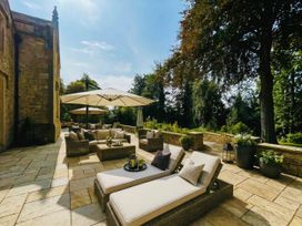 An outdoor patio with lounge furniture and plants at Chowdene Lodge Estate