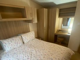 A bedroom with a bed and wardrobe at the property