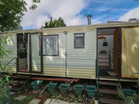 A mobile home with steps and planters at 10 Cater Gardens in Guildford