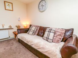 A living room with a sofa and decorative items at Owl in Pickering