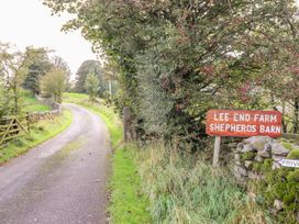 A road leading to Lee End Farm Shepherd's Barn in Lancaster
