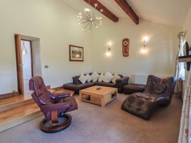 A living room with a sofa and coffee table at Shepherd's Barn in Lancaster