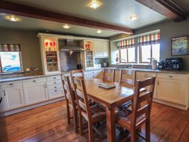 A kitchen with a dining table and chairs at Shepherd's Barn in Lancaster