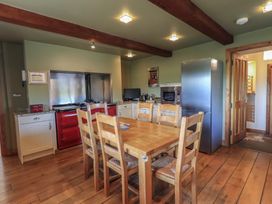 A kitchen with a dining table and chairs at Shepherd's Barn in Lancaster