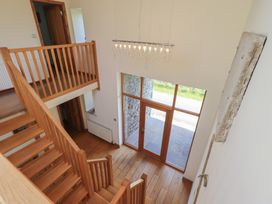 A hallway with stairs and windows at Shepherd's Barn in Lancaster