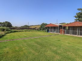 A garden with an outbuilding and path at Shepherd's Barn in Lancaster