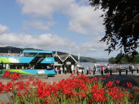 A bus at a ticket booth by the lake at Hillside Cottage in Bowness-On-Windermere