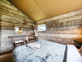 A bedroom with a bed and mirror at Luxury Safari Lodge Sleeps 4/6 Deer Park Dogs Ok near Zeal Monachorum