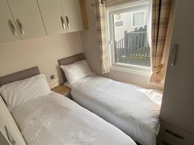 A bedroom with twin beds and a window at the property in an unspecified location