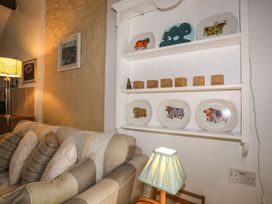 A living room with decorative plates and wooden letters at Riverside Cottage in Caernarfon