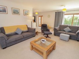 A living room with sofas and a coffee table at Ty Traeth in Porthcawl