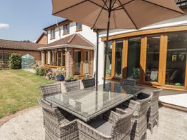 A garden with a table and chairs at Ty Traeth in Porthcawl
