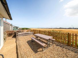 An outdoor area with a picnic table and fence at Bay View Chalet 2 Bed Sleeps 4 Pets Garden Beach Wilsthorpe near Bridlington