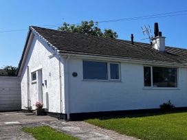 A house with a garden and pathway at 2 Bed Family Bungalow, WiFi, Parking, Garden, Dogs in Pentraeth