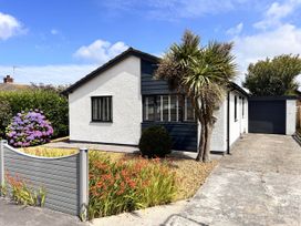 A house with a garden and garage at The Old Barn in Manchester