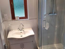 A bathroom with a sink and shower at Stunning 2 Bedroom Pet Friendly Lodge in Bridlington