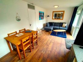 A living room with a table and chairs at Painters Cottage 2Bed Chalet Free Leisure Passes near St Ives