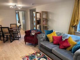 A living room with a sofa and dining area at Luxury 2 bedroom Lodge in rural lincolnshire, Kirton