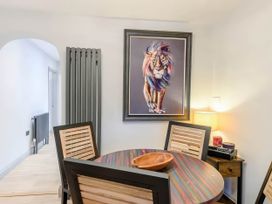 A dining room with a table and chairs at Luxury 2 bedroom Lodge in rural lincolnshire