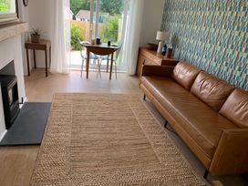 A living room with a sofa, table, and fireplace at 2 Bed Sleeps 4 Parking Pets 10 min walk to Beach, Falmouth
