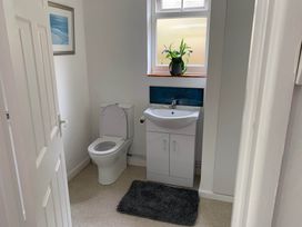 A bathroom with a toilet and sink at 2 Bed Sleeps 4 Parking Pets 10 min walk to Beach in Falmouth
