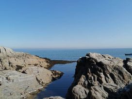 A view of water and rocks at Aberporth 2 Bed Cottage Sleeps 4 Pet Friendly Parcllyn near Aberporth
