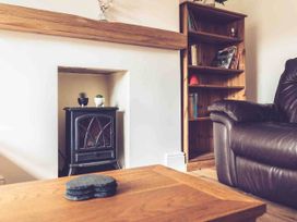 A living room with a fireplace and bookshelf at 3Bed Cottage Plymouth Dog friendly Sleeps7 in Plymouth