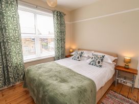 A bedroom with a bed and bedside tables at Farnecrest in Seahouses
