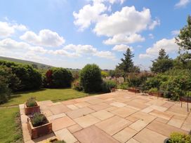 A garden with a patio and flower pots at Claybottom Farm in Hesket Newmarket