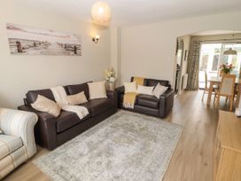 A living room with a sofa and a dining table at 7 Cwrt Y Cadno Llantwit Major