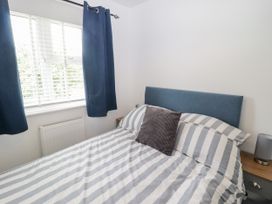 A bedroom with a bed and window at 7 Cwrt Y Cadno in Llantwit Major