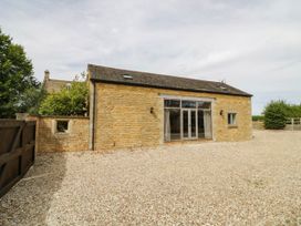 A building with doors and windows in a gravel area at Wayside in Moreton-in-Marsh