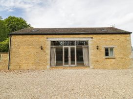 A stone building with large windows at Wayside in Moreton-in-Marsh