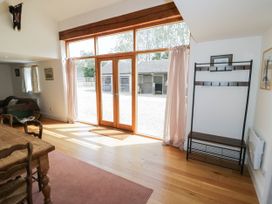 A dining room with a table and chairs at Wayside in Moreton-in-Marsh