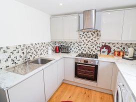 A kitchen with cabinets, sink, oven, and appliances at Wayside in Moreton-in-Marsh