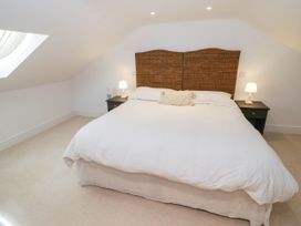 A bedroom with a bed and bedside tables at Wayside in Moreton-in-Marsh