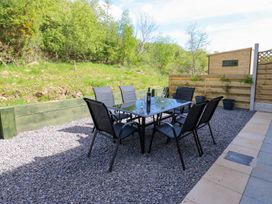 A garden with a table and chairs set at Oak Tree Cottage in Frizington