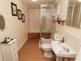 A bathroom with shower, toilet, bathtub, and sink at Ty Mawr Country House in Carmarthen