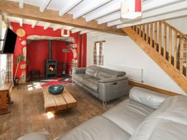 A living room with a sofa and coffee table at Cefnbron in Caernarfon