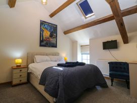 A bedroom with a bed and TV at Cefnbron in Caernarfon