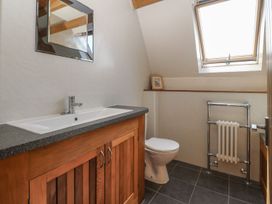 A bathroom with a sink and toilet at Cefnbron in Caernarfon