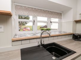 A kitchen with a sink and countertop at Canny Cottage Belford