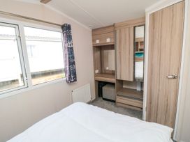 A bedroom with a bed and wardrobe at 42 Oak Green