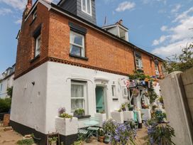 An exterior view of a house with garden at Tower View Cottage in Lympstone