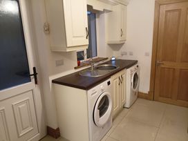 A laundry room with washing machines and a sink at Sliabh League Mountain Lodge TEILEANN near Kilcar, County Donegal