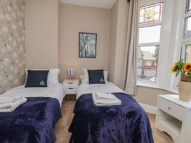 A bedroom with twin beds and a window at Lansdowne Grange in Bridlington
