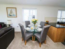 A dining room with a glass table and chairs at 2 Inglewood Apartments Dartmouth