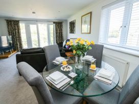 A dining area with a round table and chairs at 2 Inglewood Apartments in Dartmouth