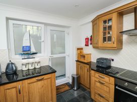 A kitchen with cabinets and appliances at 2 Inglewood Apartments in Dartmouth
